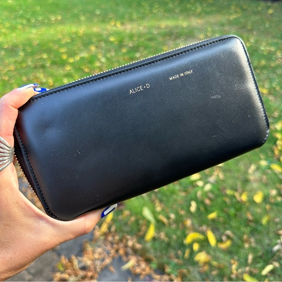 NWOT Alice D Milano Italian Leather zip around wallet - Picture 5 of 7
